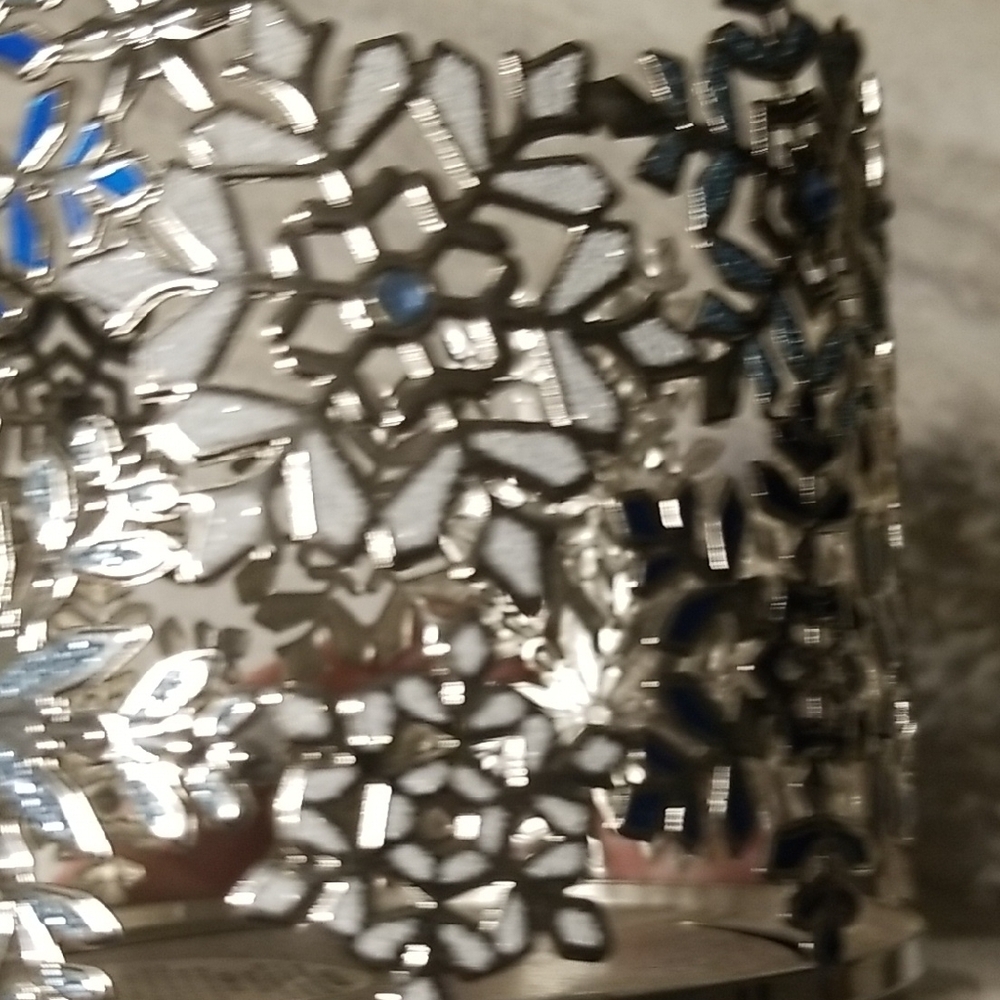 Bath & Body Works Silver and Blue Snowflake Candle Holder - Picture 4 of 5